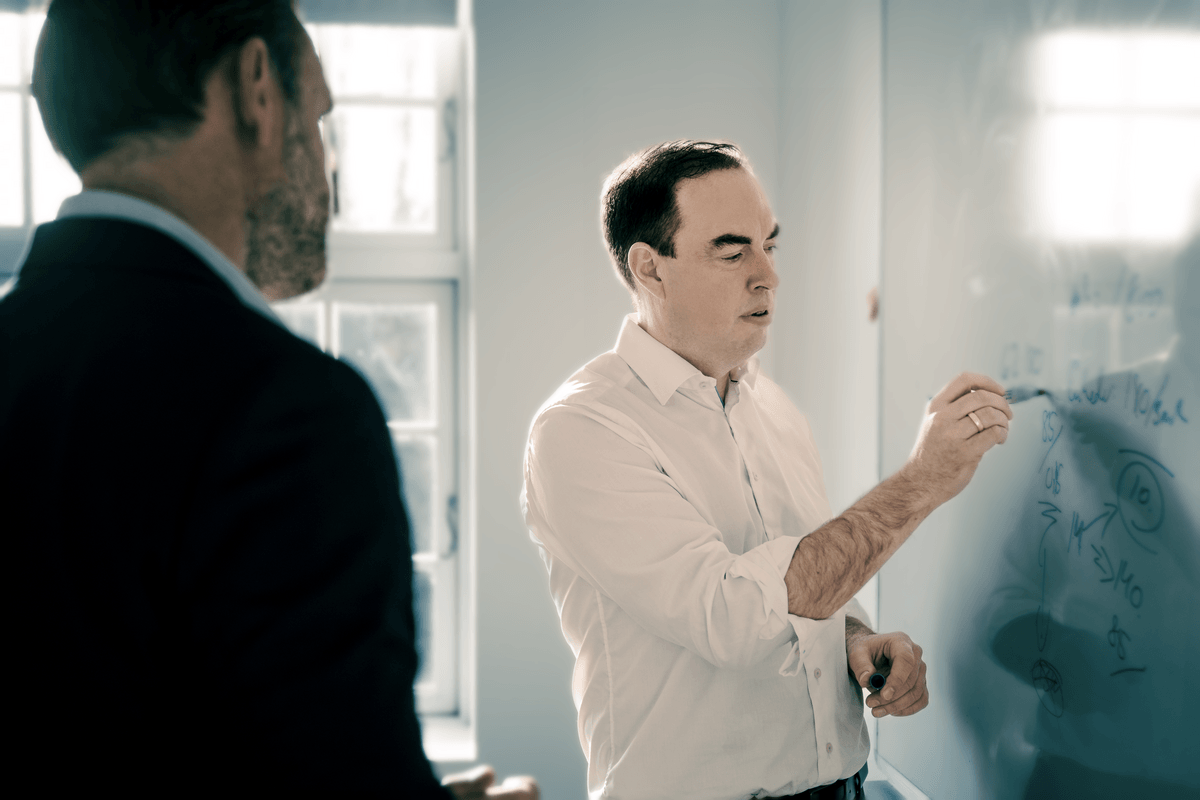 Partner Jacques Skovgaard tegner